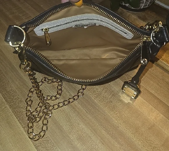 Henri Bendel Black Leather Crossbody Bag with Gold Chain - Picture 4 of 12